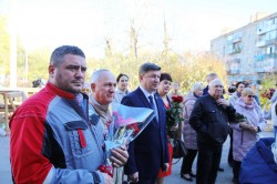 Округ 5 Открытие памятного знака в честь Алексея Бурдюгова